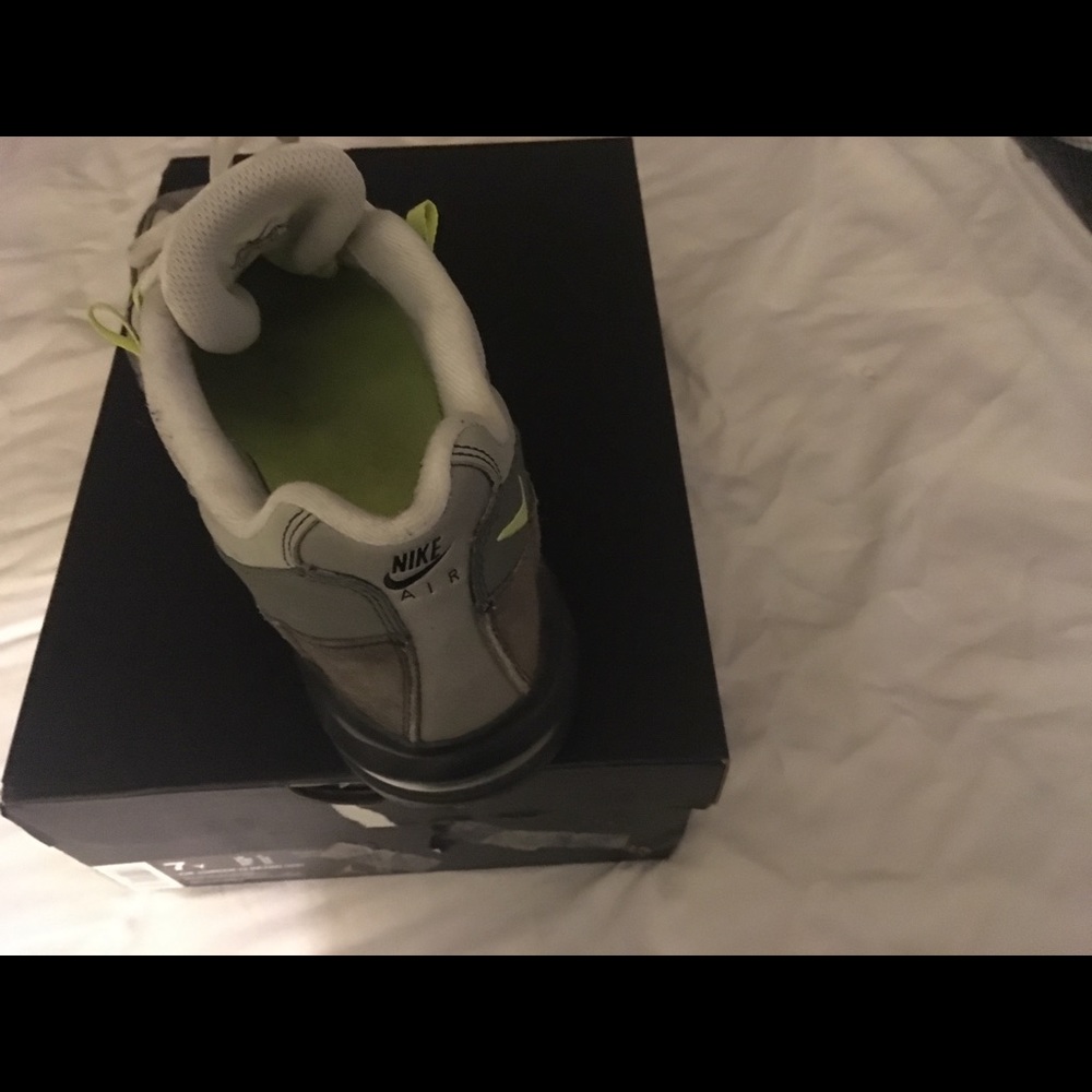 Shoes - Picture 2 of 4